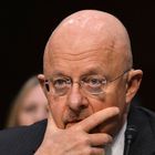 501308-le-chef-du-renseignement-americain-james-clapper-gauche-le-12-mars-2013-a-washington.jpg